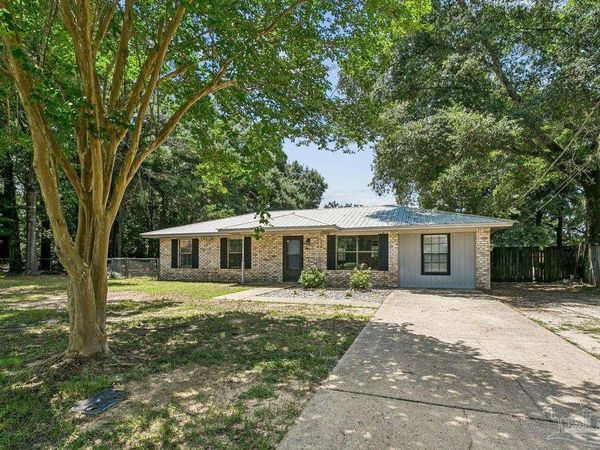 5389 Camille Gardens Cir, Milton, FL 32570