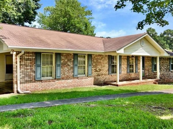 25 Montre Circle, Silver Creek, GA 30173