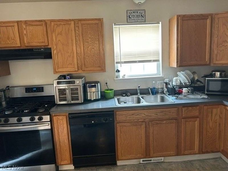2163 E 46th Street, Cleveland, OH 44103 Photo 17