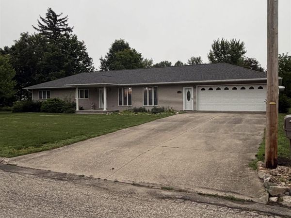 906 IOWA Street, Dysart, IA 52224