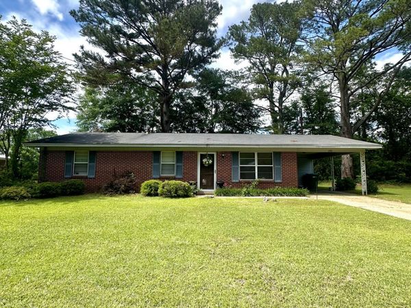 1910 Simpson Dr., Tupelo, MS 38804