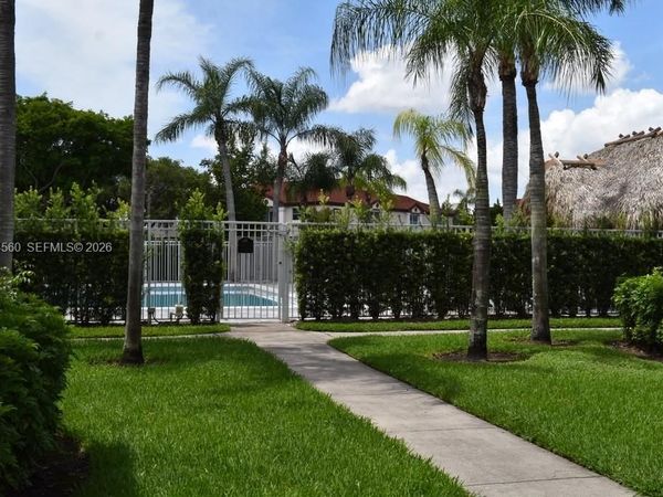 Unit 103, Pembroke Pines, FL 33025