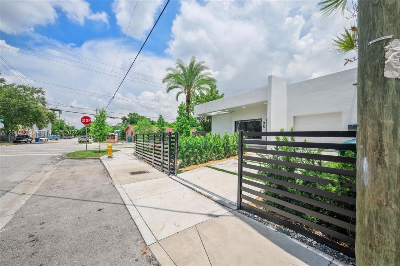 95 NW 52nd St , Miami, FL 33127 Photo