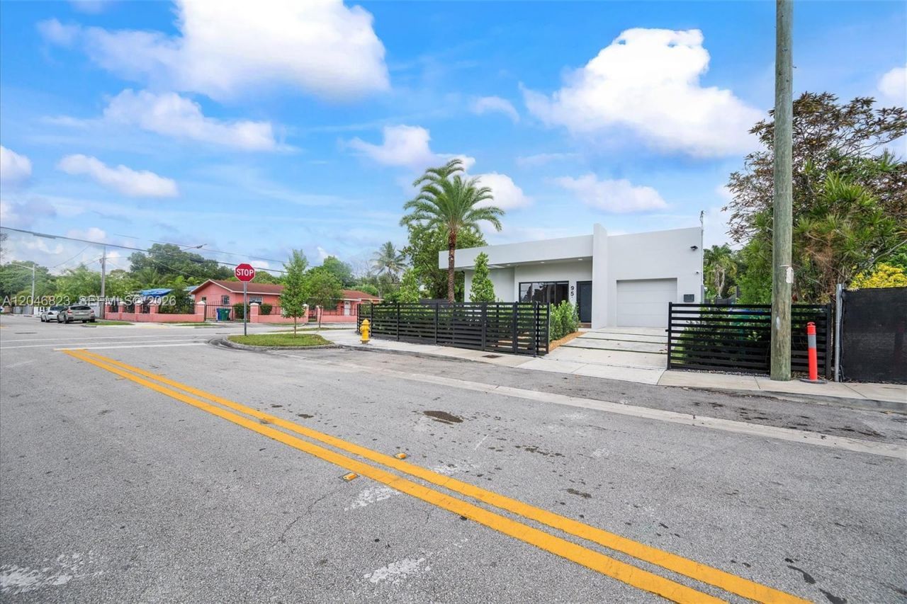 95 NW 52nd St , Miami, FL 33127 Photo