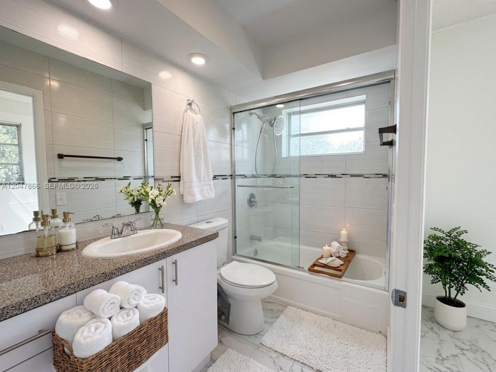 2861 NW 47th Ter, Unit 201A, Lauderdale Lakes, FL 33313 Photo