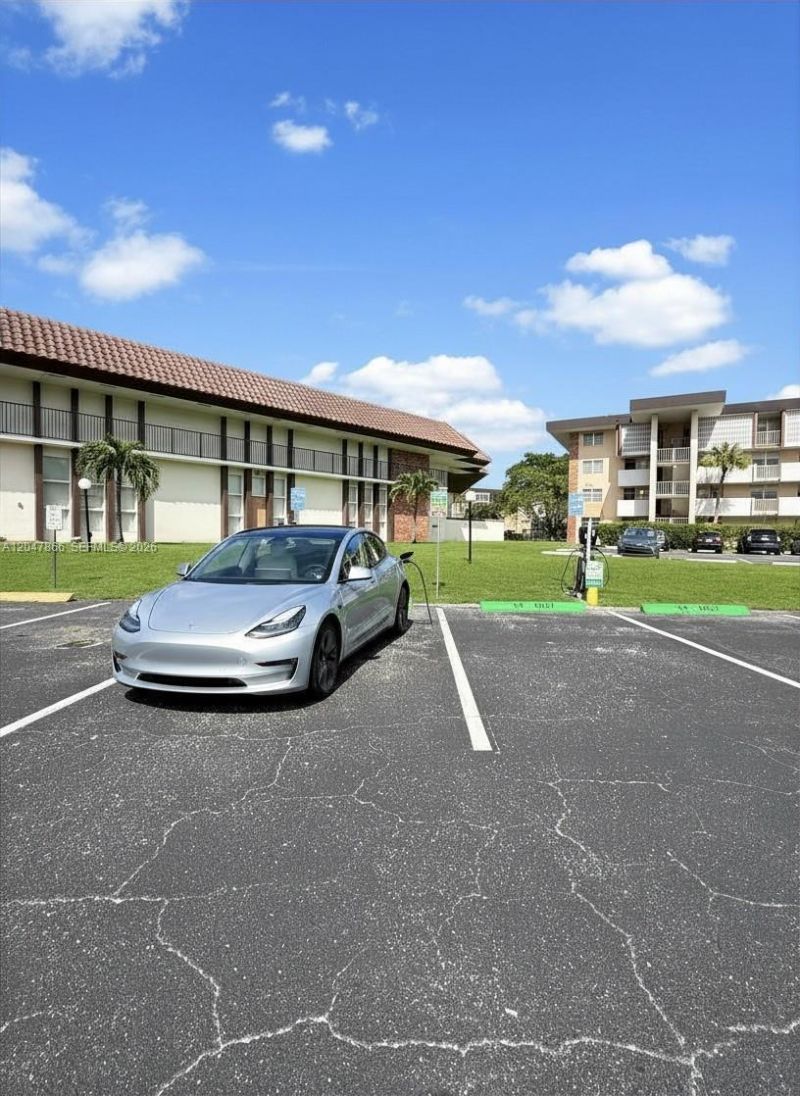 2861 NW 47th Ter, Unit 201A, Lauderdale Lakes, FL 33313 Photo
