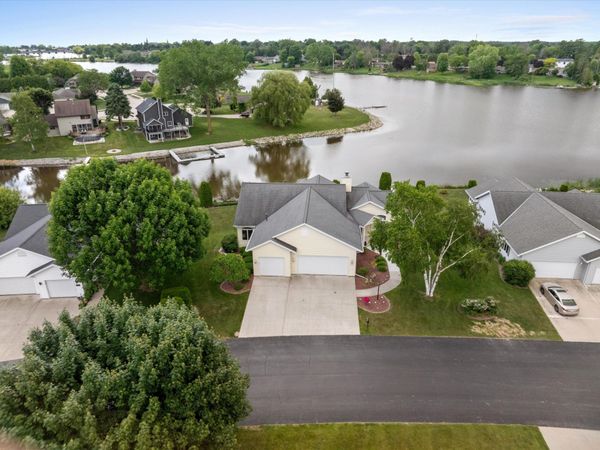 1505 Blue Heron Dr, Two Rivers, WI 54241
