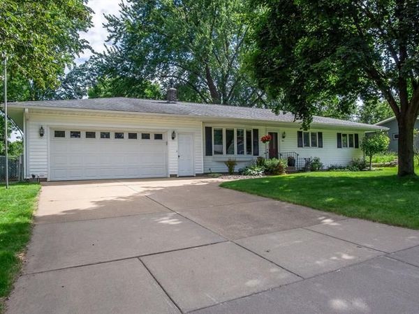 1811 Grandview Drive, Eau Claire, WI 54703