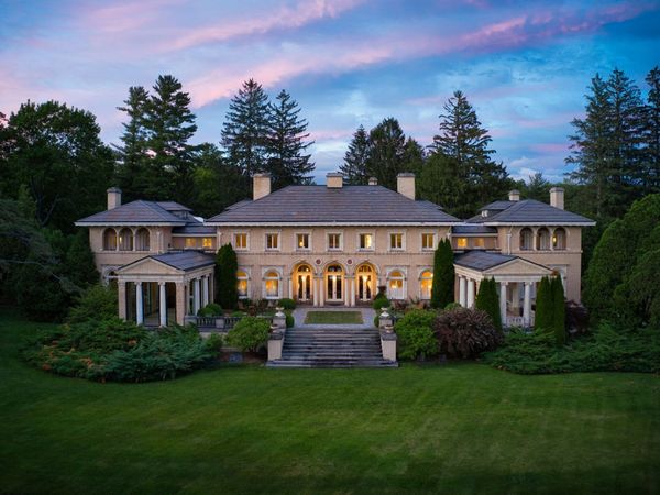 11 Hawthorne, Stockbridge, MA 01262