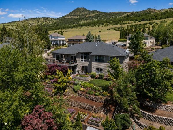 4680 Cloudcrest Drive, Medford, OR 97504