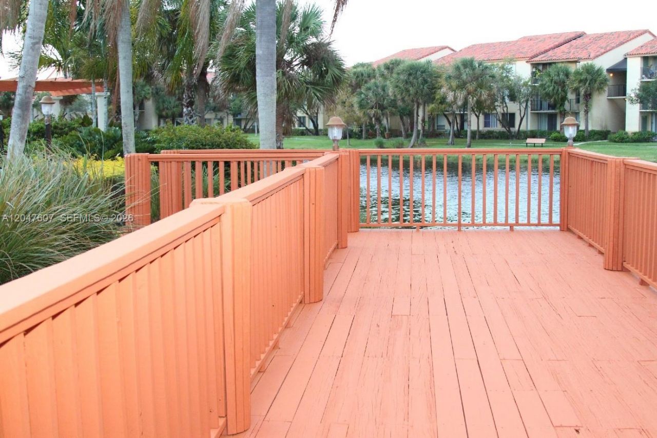 10725 Cleary Blvd , Unit 211, Plantation, FL 33324 Photo