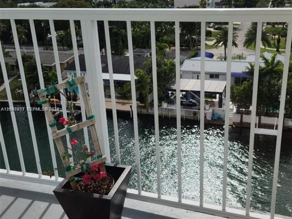 2000 NE 135th St , Unit 806, North Miami, FL 33181