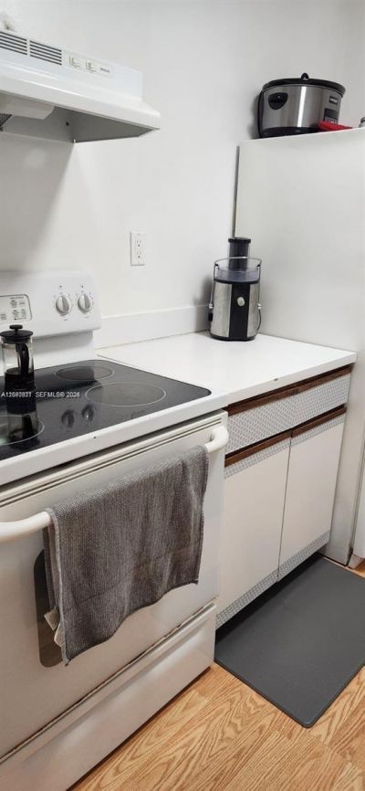 2000 NE 135th St, Unit 806, North Miami, FL 33181 Photo