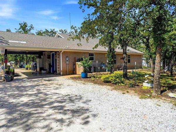 211 Spring Valley Road, Paradise, TX 76073