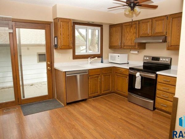 1918 S Cliff Ave, Sioux Falls, SD 57105