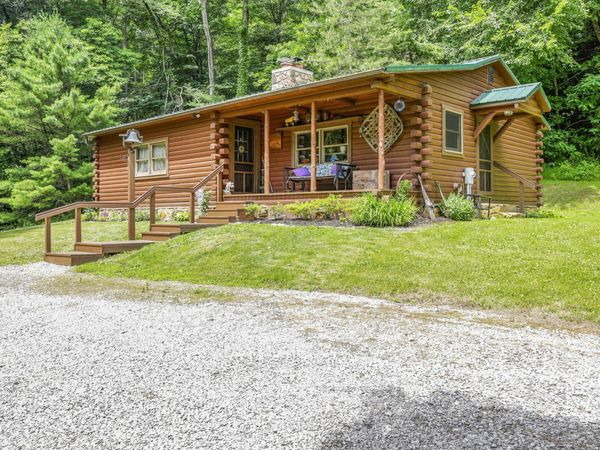 7899 Old Logan Road SE, Sugar Grove, OH 43155