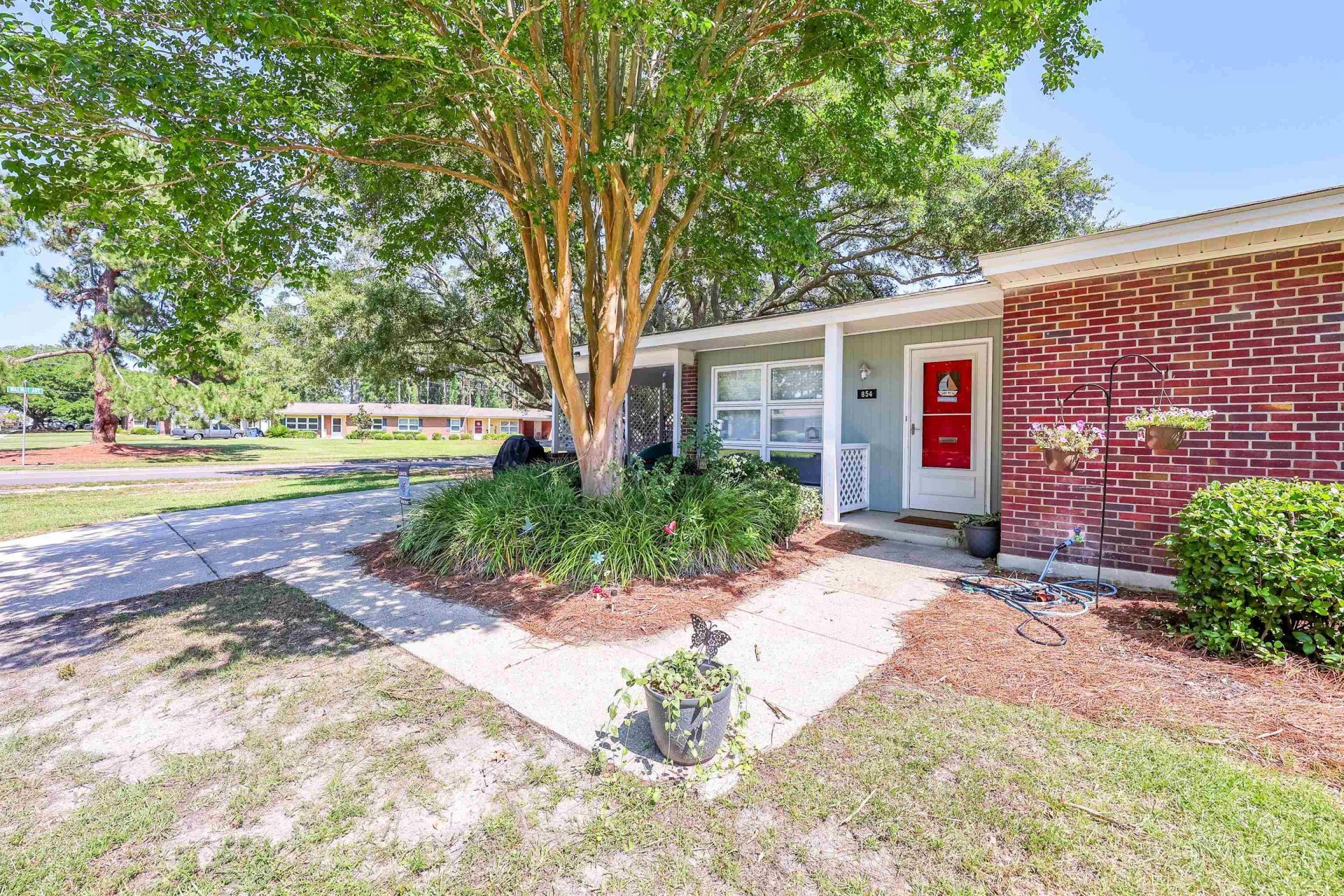 854 Pampas Dr. Photo 2