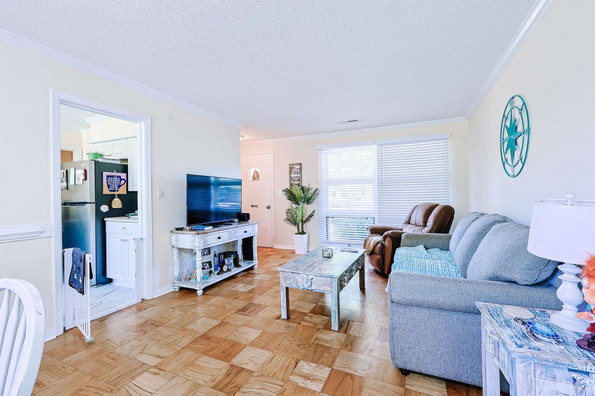 854 Pampas Dr. Photo 3
