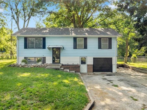1205 S 9th Street, Clinton, MO 64735