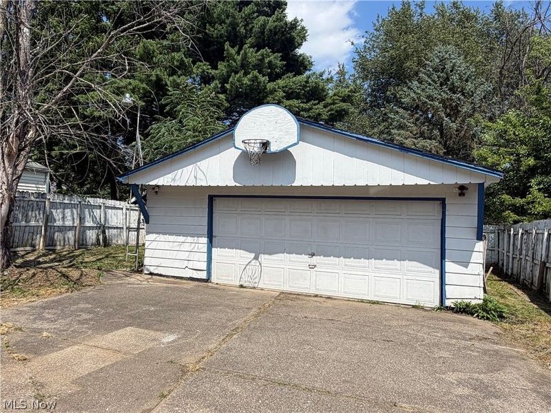 2544 Gilbert Avenue NE, Canton, OH 44705 Photo 3