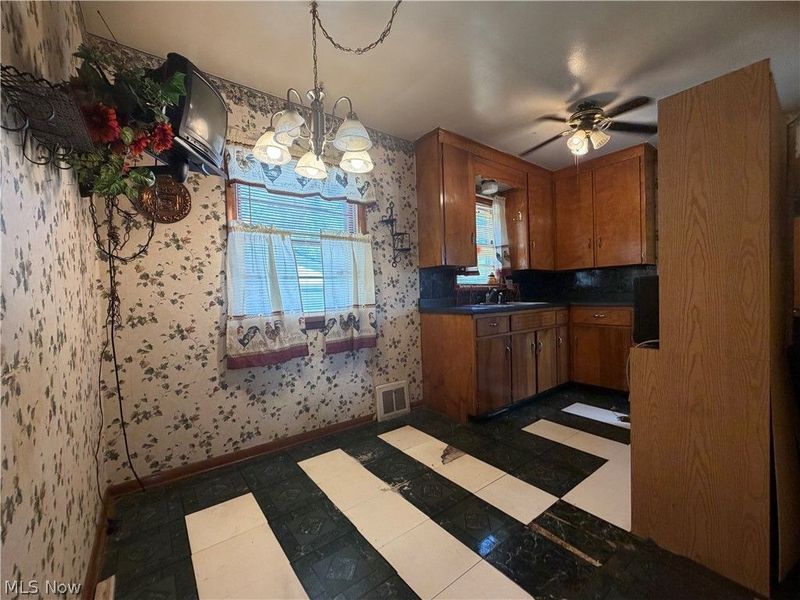 2544 Gilbert Avenue NE, Canton, OH 44705 Photo 9
