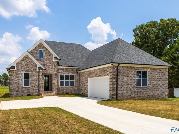 305 Golden Harvest Drive, New Market, AL 35761