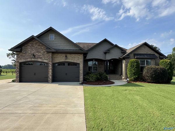 375 Creekside Circle, Gadsden, AL 35901