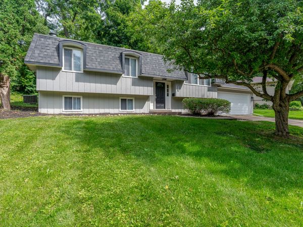 4430 CANTERBURY Lane, Davenport, IA 52806