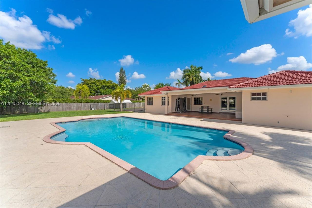 9900 SW 62nd St, Miami, FL 33173 Photo