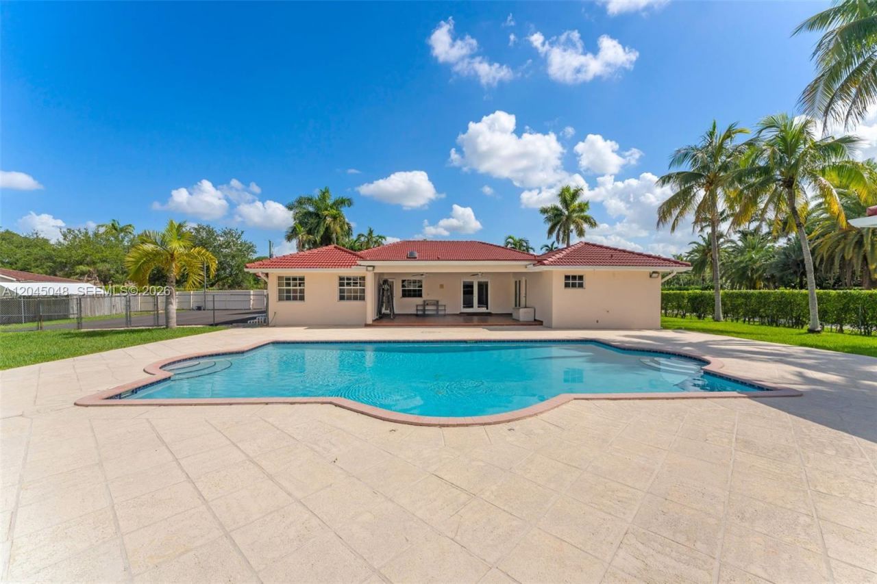 9900 SW 62nd St, Miami, FL 33173 Photo