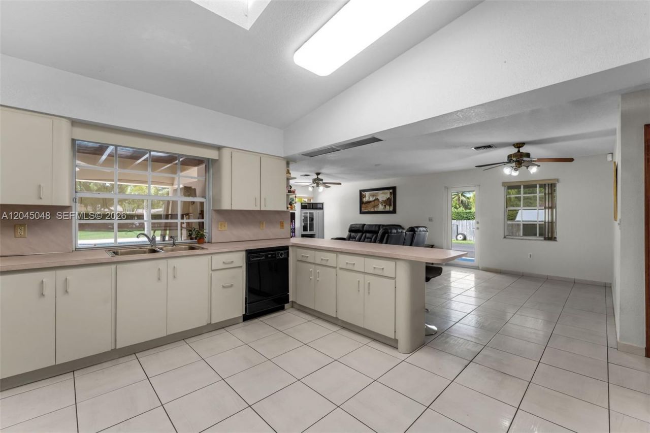 9900 SW 62nd St, Miami, FL 33173 Photo