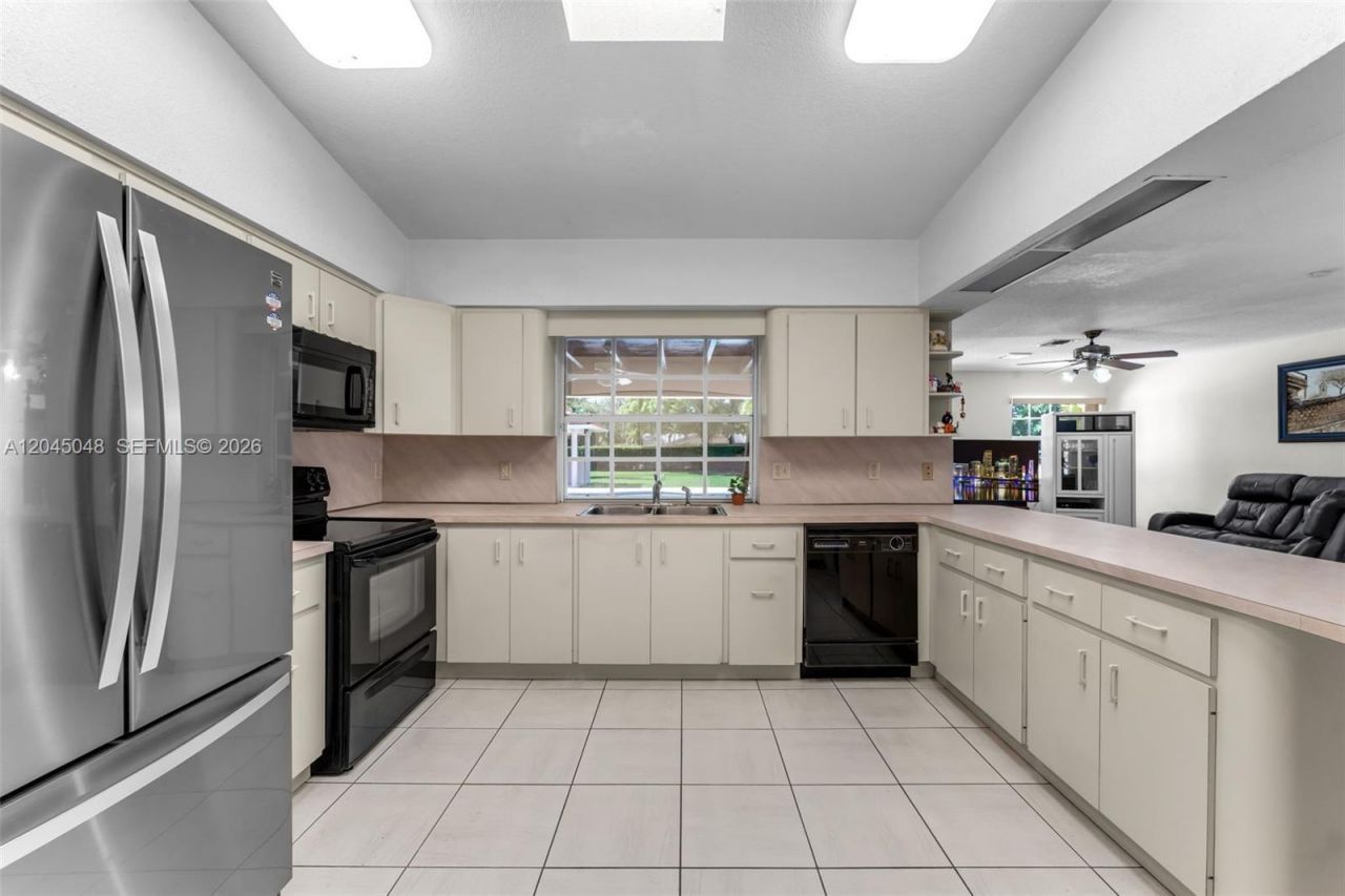 9900 SW 62nd St, Miami, FL 33173 Photo