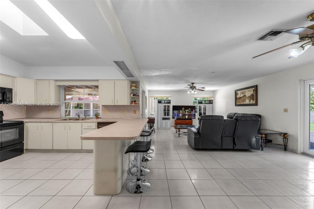 9900 SW 62nd St, Miami, FL 33173 Photo