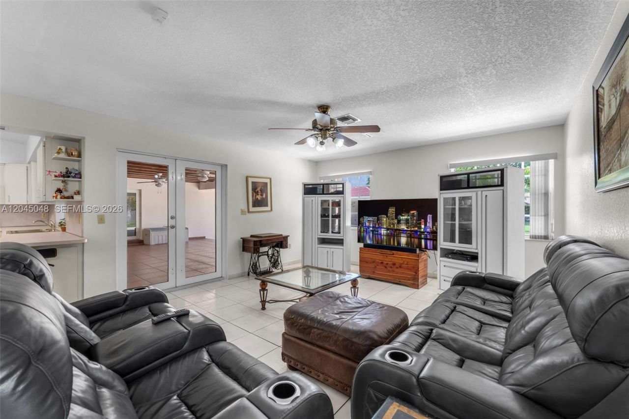 9900 SW 62nd St, Miami, FL 33173 Photo