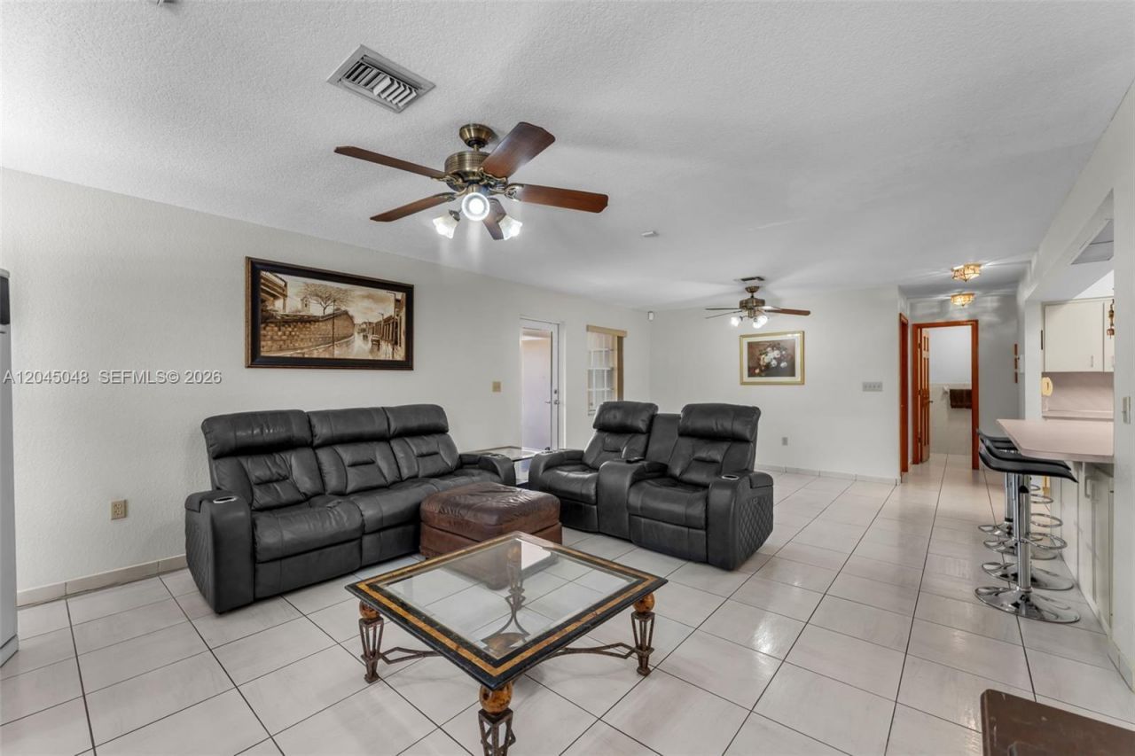 9900 SW 62nd St, Miami, FL 33173 Photo