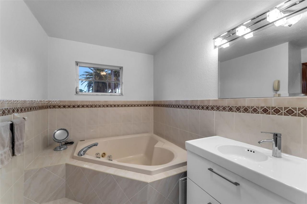 9900 SW 62nd St , Miami, FL 33173 Photo