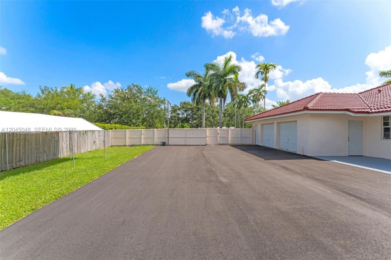 9900 SW 62nd St, Miami, FL 33173 Photo