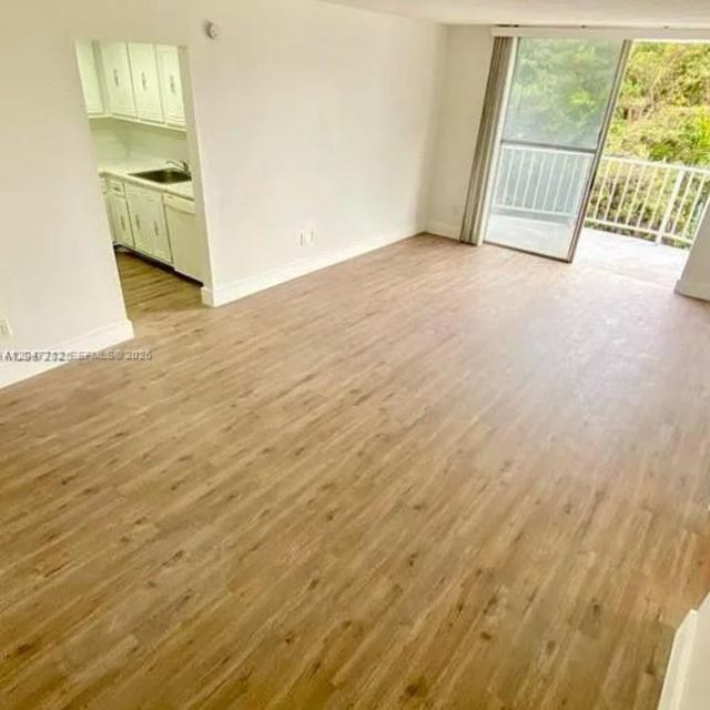 492 NW 165th St Rd , Unit C-415, Miami, FL 33169 Photo
