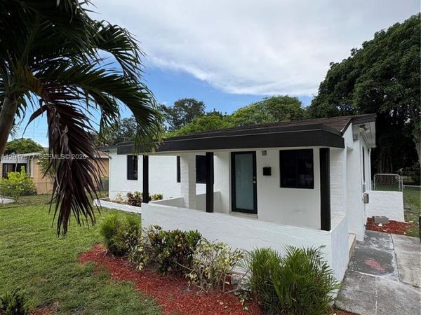 650 NE 137th St , North Miami, FL 33161