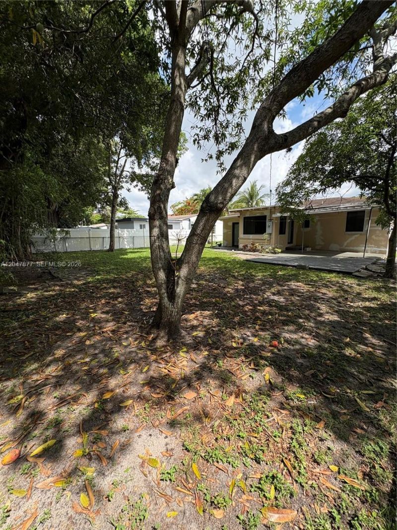 650 NE 137th St , North Miami, FL 33161 Photo