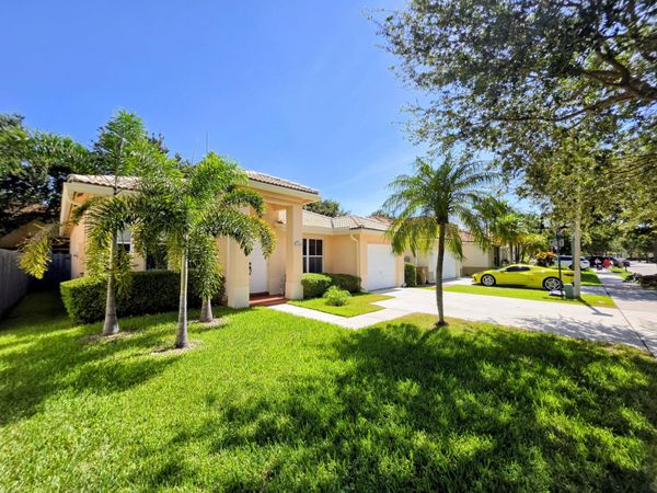 14013 N Cypress Cove Circle, Davie, FL 33325