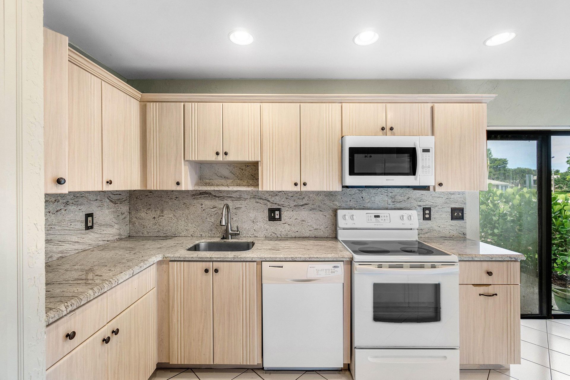 3 Stratford Drive E, Unit G, Boynton Beach, FL 33436 Photo