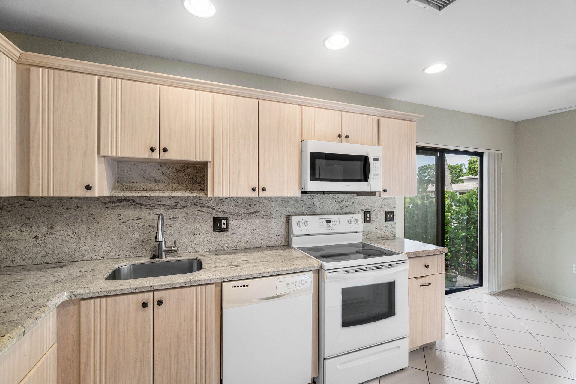 3 Stratford Drive E, Unit G, Boynton Beach, FL 33436 Photo
