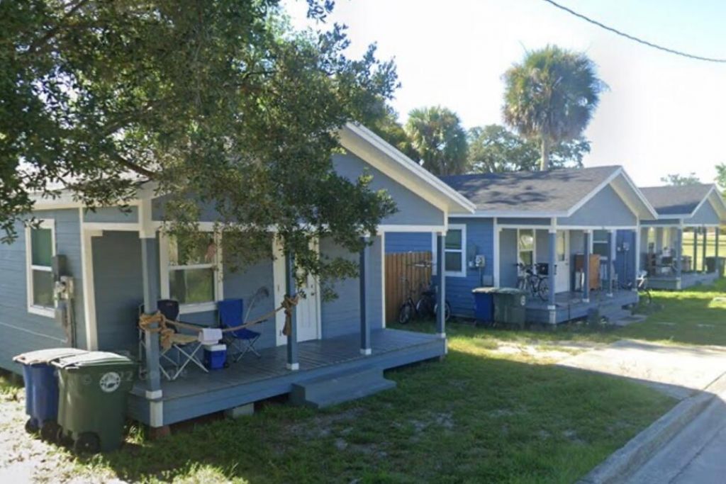909 Avenue B, Fort Pierce, FL 34950 Main Photo