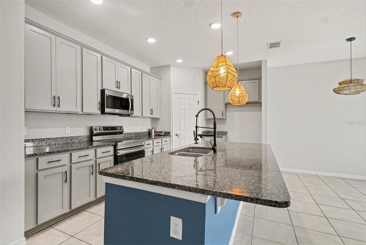 2735 Rowan Street , Tavares, FL 32778 Photo