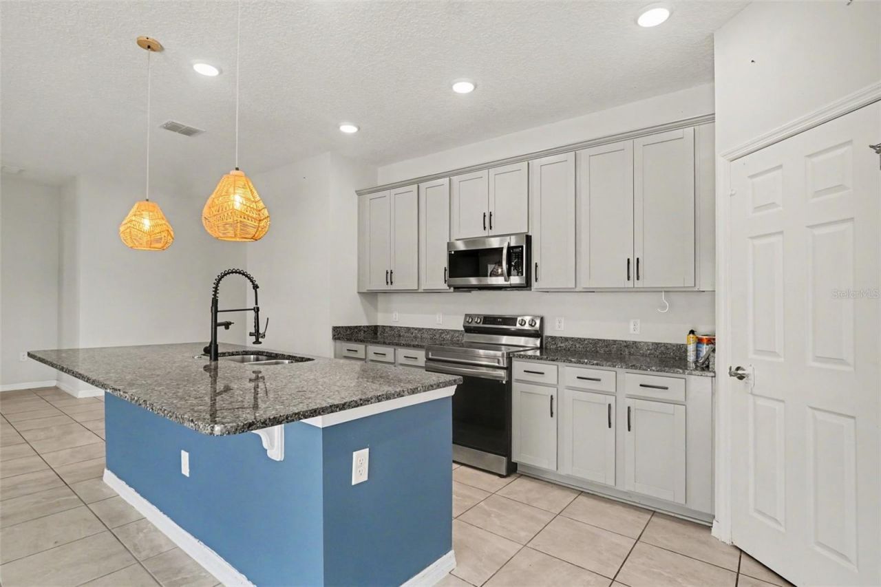 2735 Rowan Street , Tavares, FL 32778 Photo