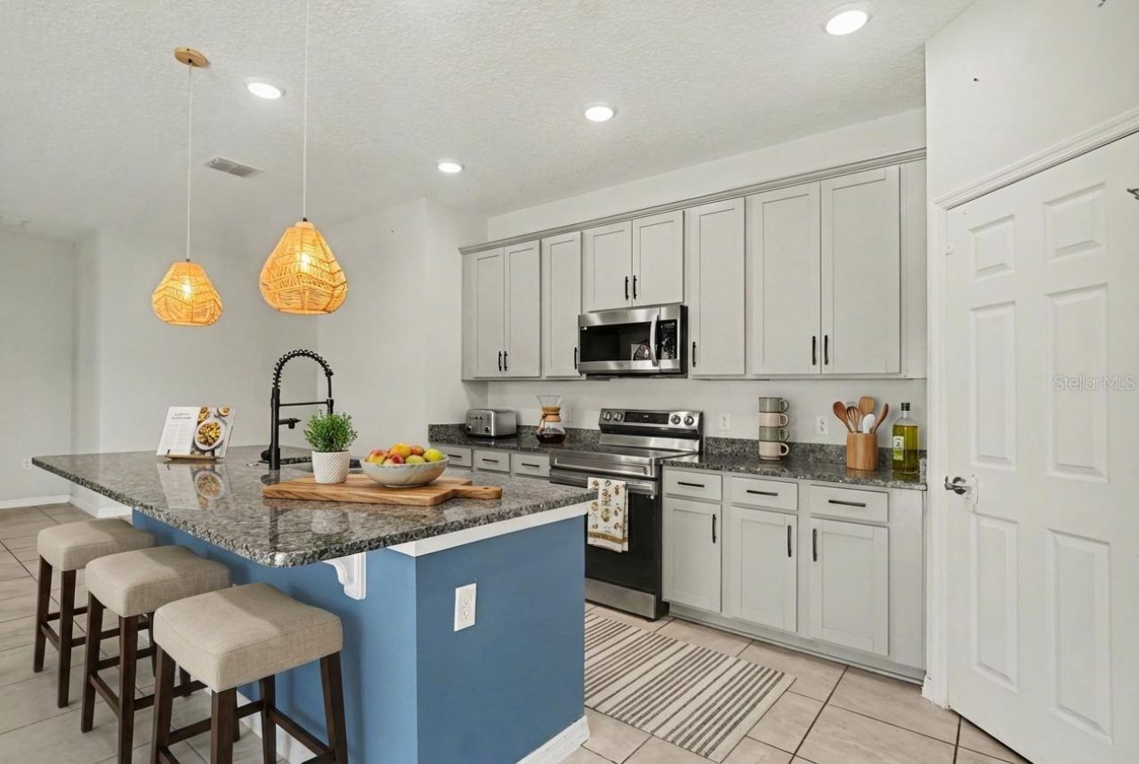 2735 Rowan Street , Tavares, FL 32778 Photo