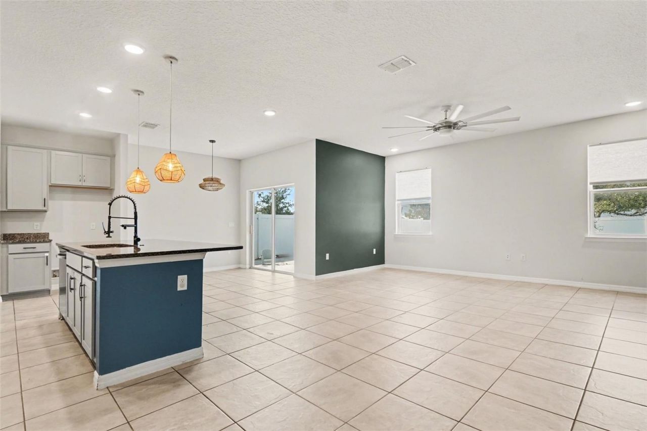 2735 Rowan Street , Tavares, FL 32778 Photo