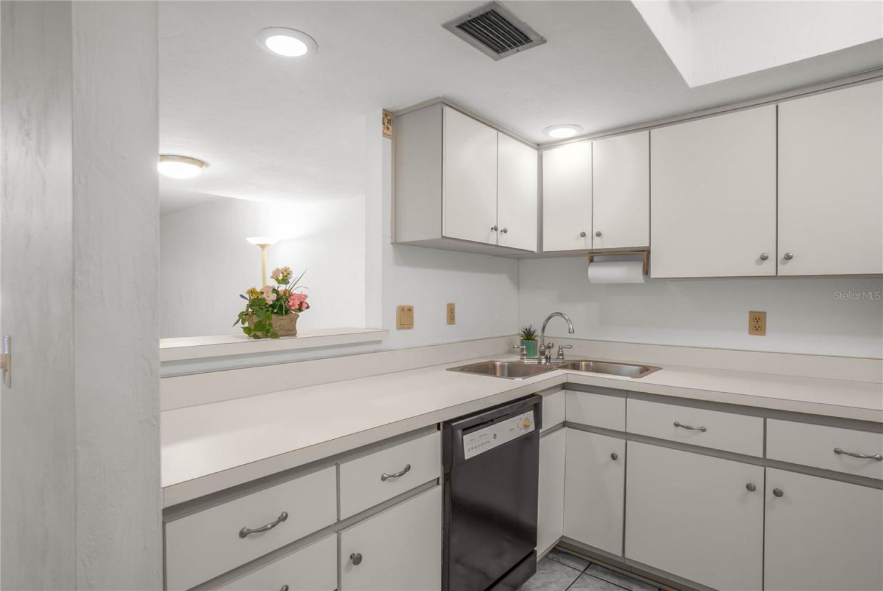 270 E Glassboro Court , Unit 2B, Hernando, FL 34442 Photo