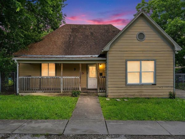 909 W 3rd ST, Taylor, TX 76574